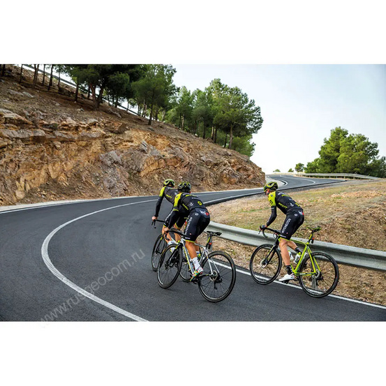 Часы Garmin Enduro титановый корпус с угольно-серым DLC-покрытием и черный нейлоновый ремешок UltraFit