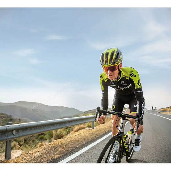 Часы Garmin Enduro титановый корпус с угольно-серым DLC-покрытием и черный нейлоновый ремешок UltraFit