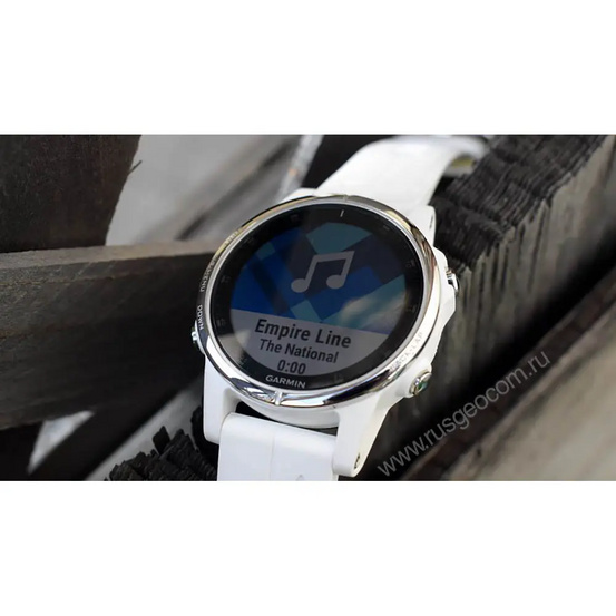 Часы Garmin Fenix 5S Plus Sapphire белые с белым ремешком