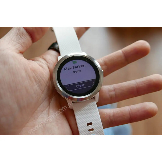 Часы Garmin Vivoactive 3 серебристые с белым ремешком