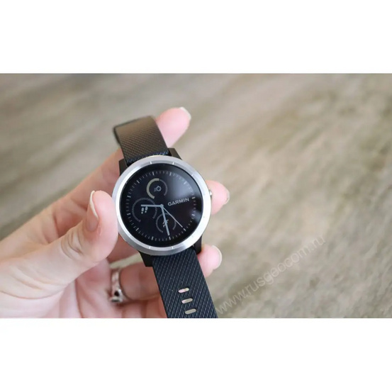 Часы Garmin Vivoactive 3 серебристые с черным ремешком