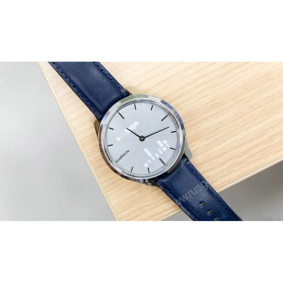 Часы Garmin Vivomove Luxe серебристый с темно-синим кожаным ремешком