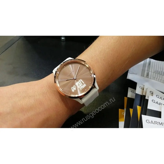 Часы Garmin Vivomove HR розовое золото с белым ремешком