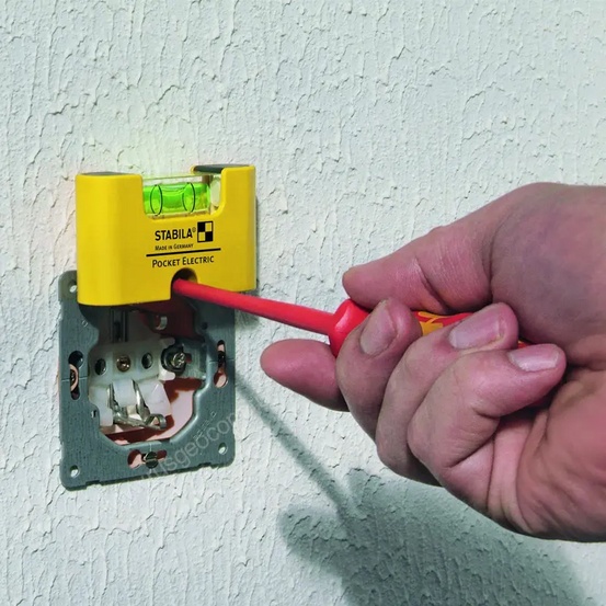 Строительный уровень Stabila Pocket Electric с чехлом на пояс