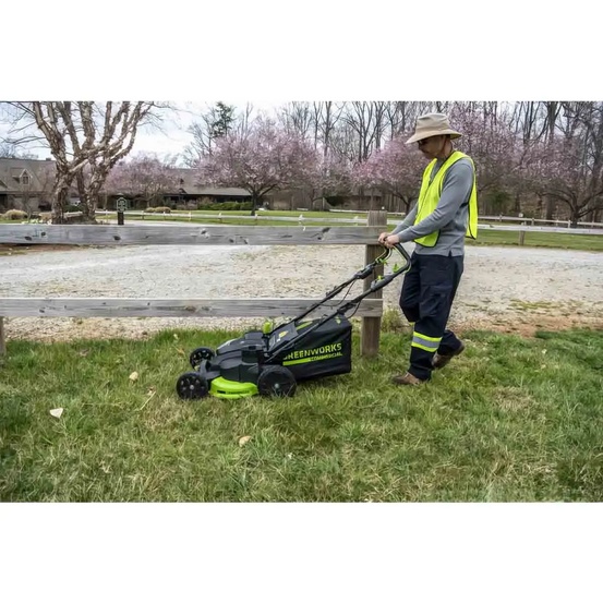 Аккумуляторная газонокосилка самоходная Greenworks TwinForce GC82LM61S бесщеточная, 82V с АКБ 2.5 Ач + ЗУ 8А быстрое