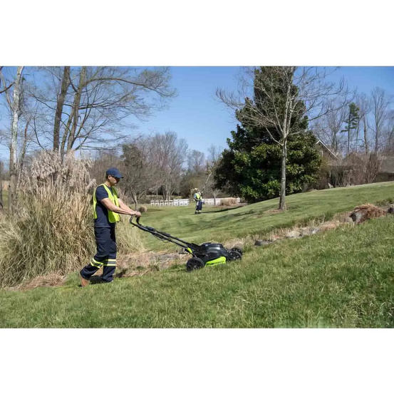 Аккумуляторная газонокосилка самоходная Greenworks TwinForce GC82LM61S бесщеточная, 82V без АКБ и ЗУ