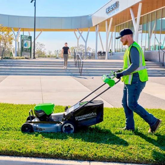 Аккумуляторная газонокосилка самоходная Greenworks LM221S бесщеточная, 82V с АКБ 5 Ач + ЗУ 8А быстрое