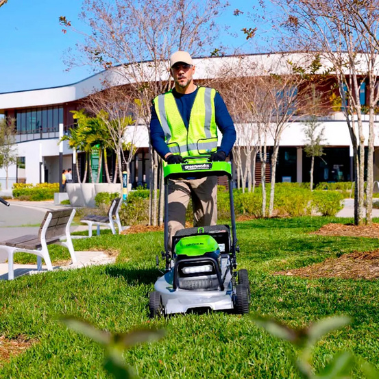 Аккумуляторная газонокосилка самоходная Greenworks LM221S бесщеточная, 82V с АКБ 5 Ач, без ЗУ