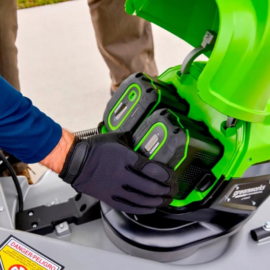 Аккумуляторная газонокосилка самоходная Greenworks LM221S бесщеточная, 82V с АКБ 2.5 Ач + ЗУ 4А