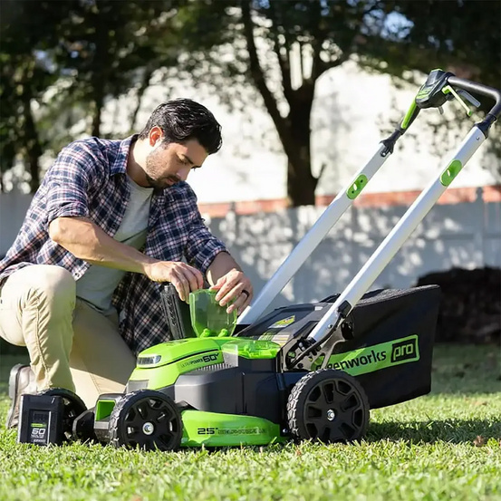 Аккумуляторная газонокосилка самоходная Greenworks GD60LM61 бесщеточная, 60V с АКБ 4 Ач + ЗУ 2А