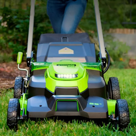 Аккумуляторная газонокосилка самоходная Greenworks GD60LM61 бесщеточная, 60V с АКБ 2 Ач + ЗУ 2А