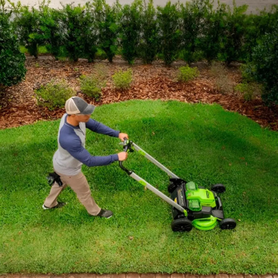 Аккумуляторная газонокосилка самоходная Greenworks GD60LM61 бесщеточная, 60V с АКБ 5 Ач + ЗУ 10А двойное