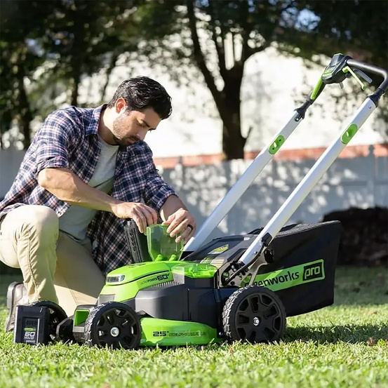 Аккумуляторная газонокосилка самоходная Greenworks GD60LM61 бесщеточная, 60V с АКБ 4 Ач, без ЗУ