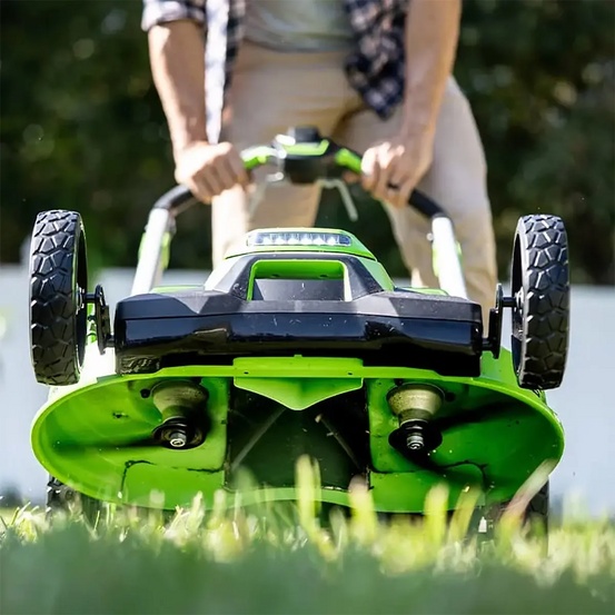 Аккумуляторная газонокосилка самоходная Greenworks GD60LM61 бесщеточная, 60V с АКБ 4 Ач, без ЗУ