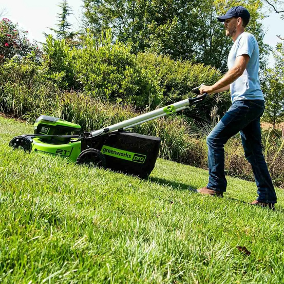 Аккумуляторная газонокосилка самоходная Greenworks GD60LM51SP бесщеточная, 60V с АКБ 8 Ач + ЗУ 10А двойное