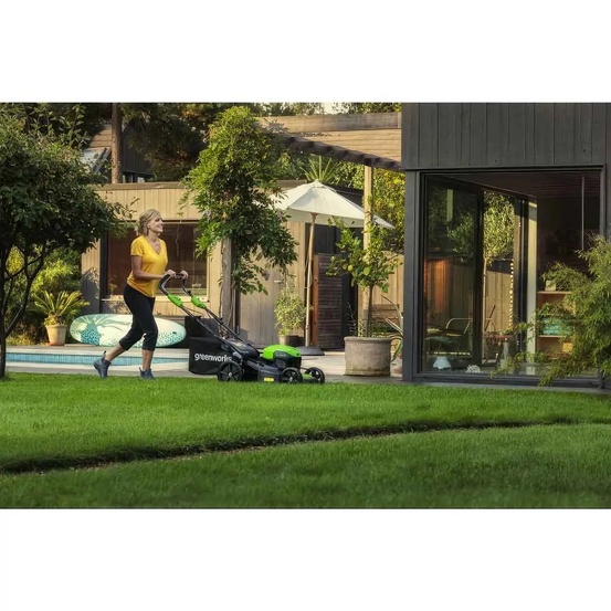 Аккумуляторная газонокосилка самоходная Greenworks GD40LM46SP бесщеточная, 40V с АКБ 2 Ач USB + ЗУ 5А