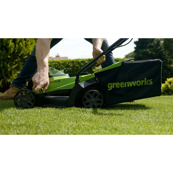 Аккумуляторная газонокосилка Greenworks GD24LM33 бесщеточная, 24V с АКБ 2 Ач + ЗУ 2А двойное