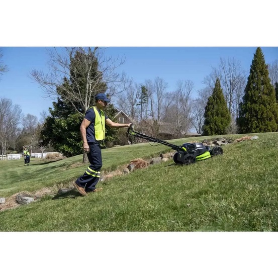 Аккумуляторная газонокосилка самоходная Greenworks TwinForce GC82LM61S бесщеточная, 82V с АКБ 2.5 Ач + ЗУ 4А