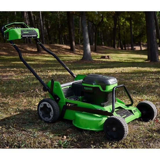 Аккумуляторная газонокосилка самоходная Greenworks GC82LM30 бесщеточная, 82V с АКБ 8 Ач + ЗУ 8А быстрое