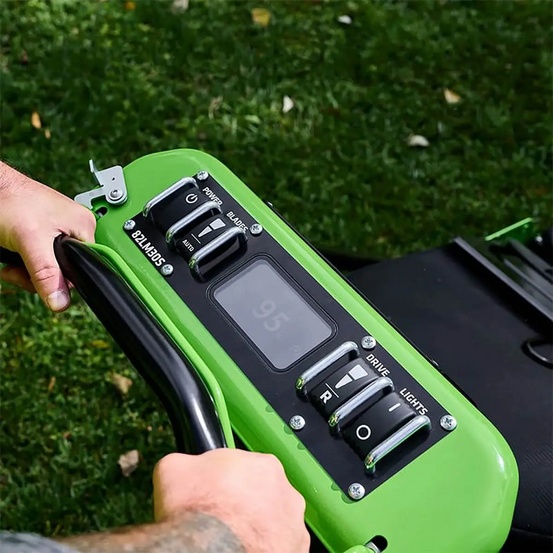 Аккумуляторная газонокосилка самоходная Greenworks GC82LM30 бесщеточная, 82V с АКБ 8 Ач + ЗУ 8А быстрое