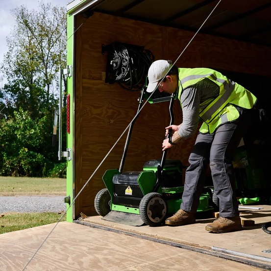 Аккумуляторная газонокосилка самоходная Greenworks GC82LM30 бесщеточная, 82V с АКБ 8 Ач + ЗУ 8А быстрое
