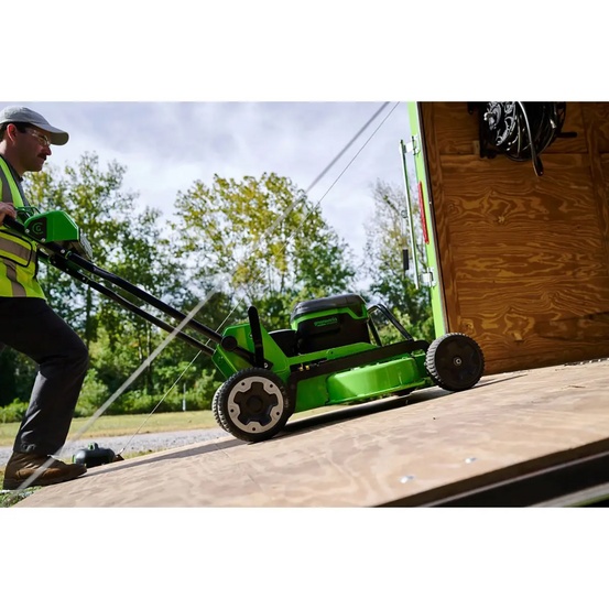 Аккумуляторная газонокосилка самоходная Greenworks GC82LM30 бесщеточная, 82V с АКБ 8 Ач + ЗУ 8А быстрое