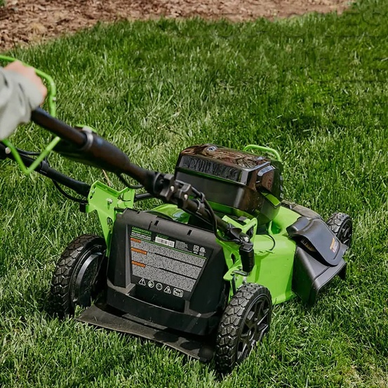 Аккумуляторная газонокосилка самоходная Greenworks GC82HPLM51 бесщеточная, 82V с АКБ 2.5 Ач + ЗУ 8А быстрое