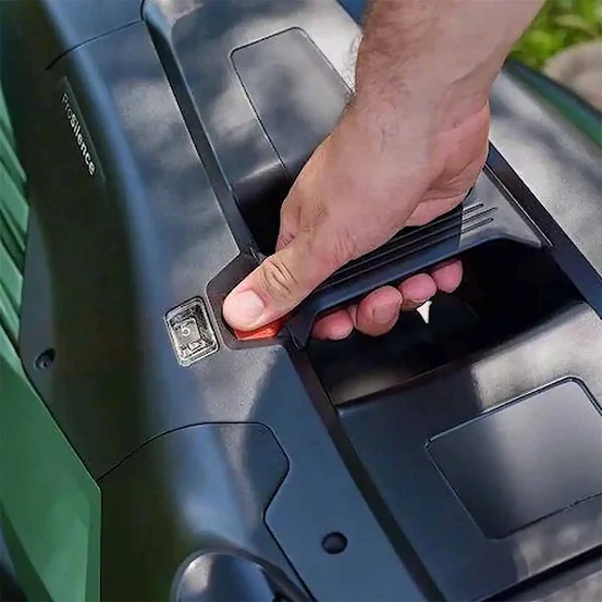 Электрическая газонокосилка Bosch UniversalRotak 650