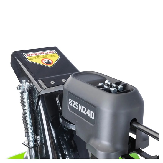 Снегоуборщик аккумуляторный самоходный Greenworks GD82ST56 бесщеточный, 82V с 3хАКБ 5 Ач + ЗУ 24А