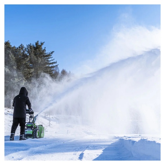 Снегоуборщик аккумуляторный самоходный Greenworks GD82ST56 бесщеточный, 82V с 3хАКБ 2.5 Ач + ЗУ 8А двойное