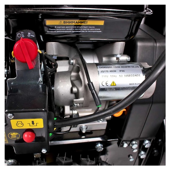 Снегоуборщик бензиновый самоходный CHAMPION ST662E