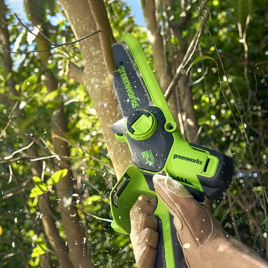 Аккумуляторная цепная пила Greenworks G24CS15 24V (15см), с АКБ 4 Ач с USB + ЗУ