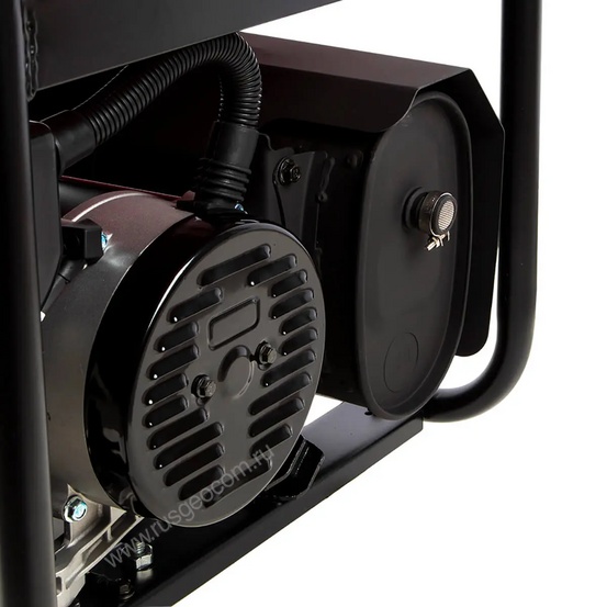 Бензиновый генератор DDE G330E