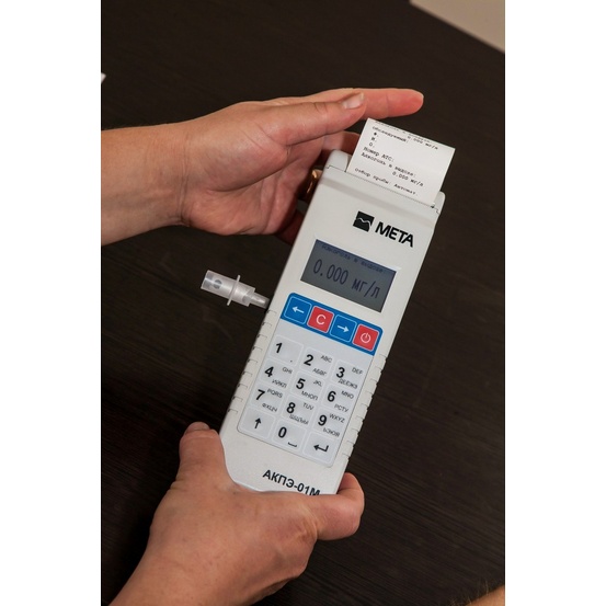 АКПЭ-01М-03 – портативный спектрофотометрический анализатор алкоголя со встроенным принтером и встроенной клавиатурой