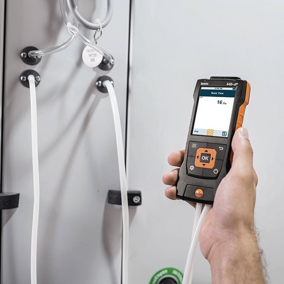 Прибор для измерения скорости и оценки качества воздуха в помещении со встроенным сенсором дифференциального давления Testo 440 dP