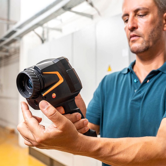 Комплект testo 883 - тепловизор testo 883 с 2 объективами и принадлежностями