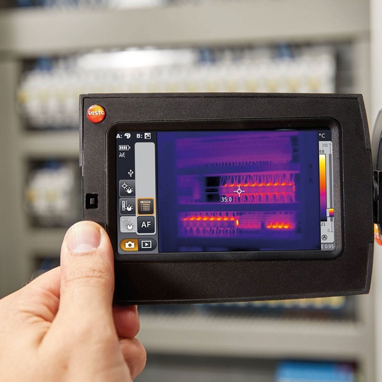 Комплект testo 890 с супер-телеобъективом и дополнительным объективом