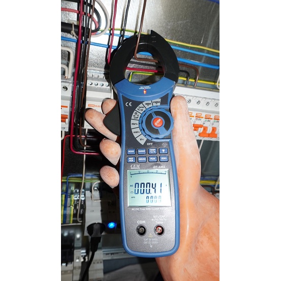 Клещи электроизмерительные DT-3351